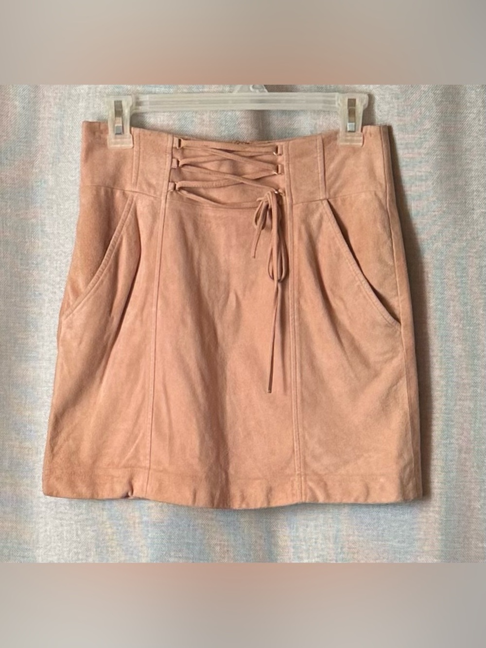 INTERMIX•lace-up genuine goat suede mini skirt•size 4•blush pink/cream•pockets
